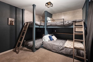 4 bedrooms, free WiFi, bed sheets