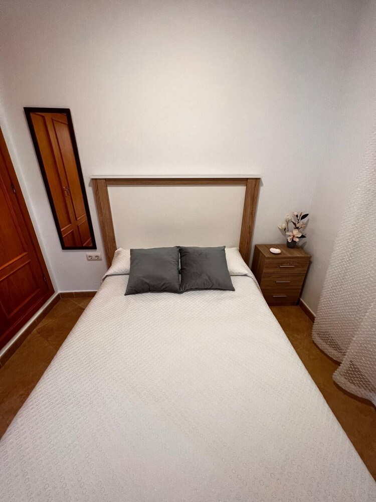 Apartment 'Loft Maribel Conil' with WiFi and Air Conditioning Conil