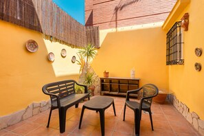 Terrace/patio - Villa 'Emma' with Private Garden, Wi-Fi and Air Conditioning (Málaga)