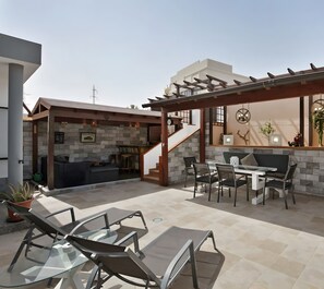 Outdoor dining - Holiday Home 'Alsen' with Private Terrace, Private Garden and Wi-Fi (Costa Calma)