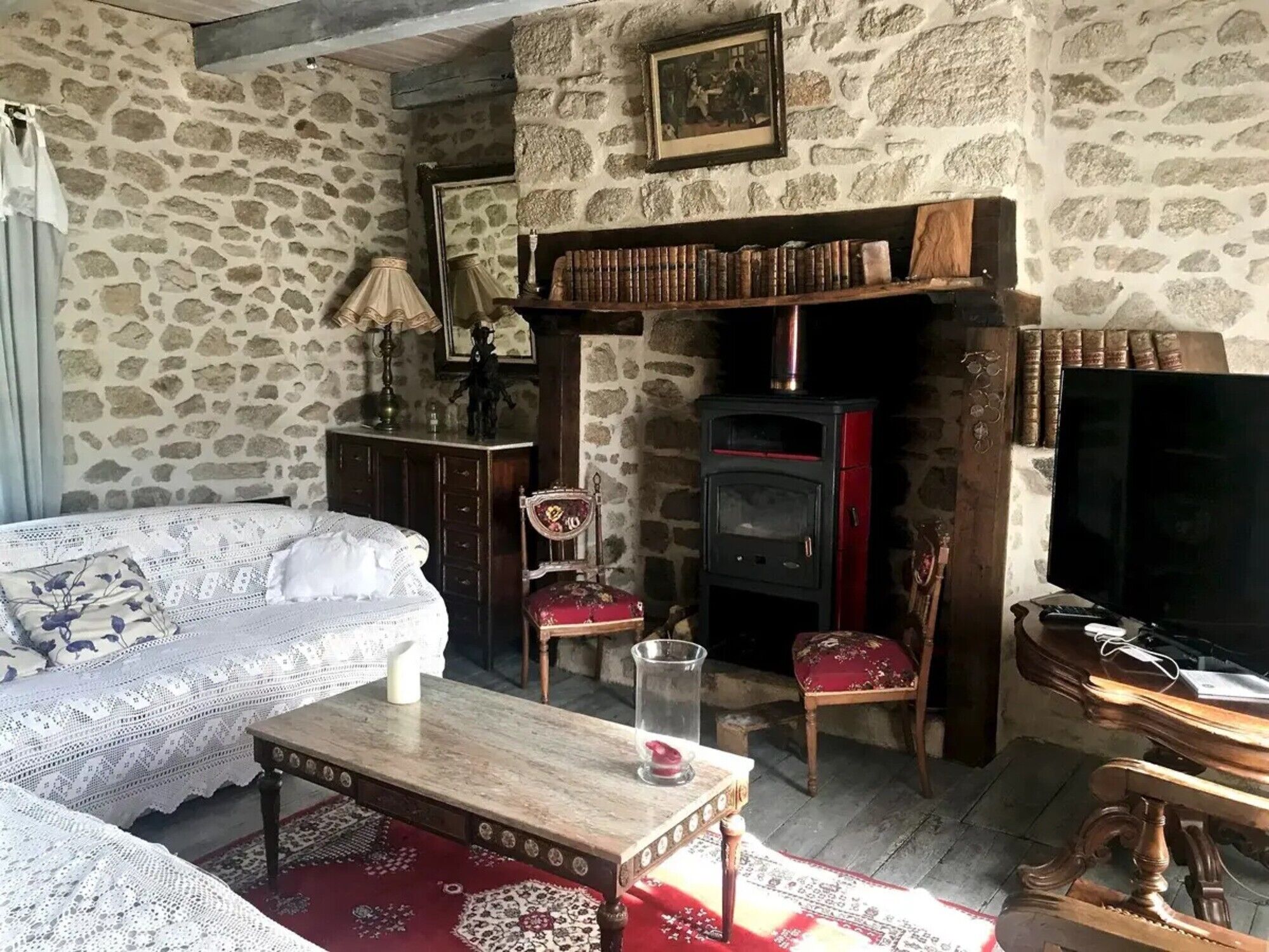 TV, fireplace