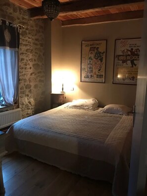 4 habitaciones, tabla de planchar con plancha y wifi gratis 