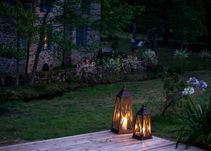 Property grounds - Holiday Home 'Charmant Moulin De Selves' with Private Garden (Auriac)