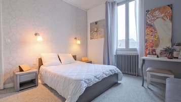 3 bedrooms, iron/ironing board, free WiFi, bed sheets
