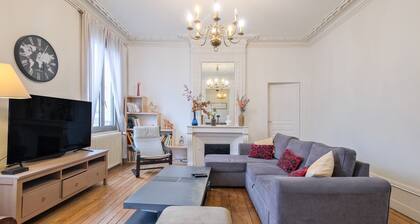 Miraflores – Spacious, Elegant Apartment in Central Périgueux with Wi-Fi