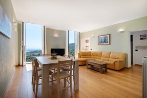 Dining - Holiday Home 'Casa Dica San Lorenzo' with Sea View, Private Terrace and Wi-Fi (Santa Margherita Ligure)
