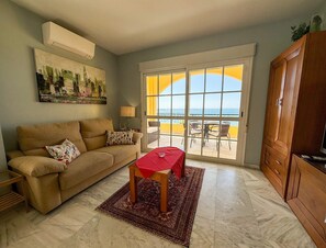 TV - Apartment 'Seaview  Peñoncillo' with Sea View, Wi-Fi and Air Conditioning (Torrox Costa)