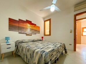 2 habitaciones, tabla de planchar con plancha y ropa de cama 