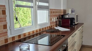 Geladeira, micro-ondas, fogão, cooktop