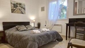 4 quartos, ferros/tábuas de passar roupa, Wi-Fi de cortesia