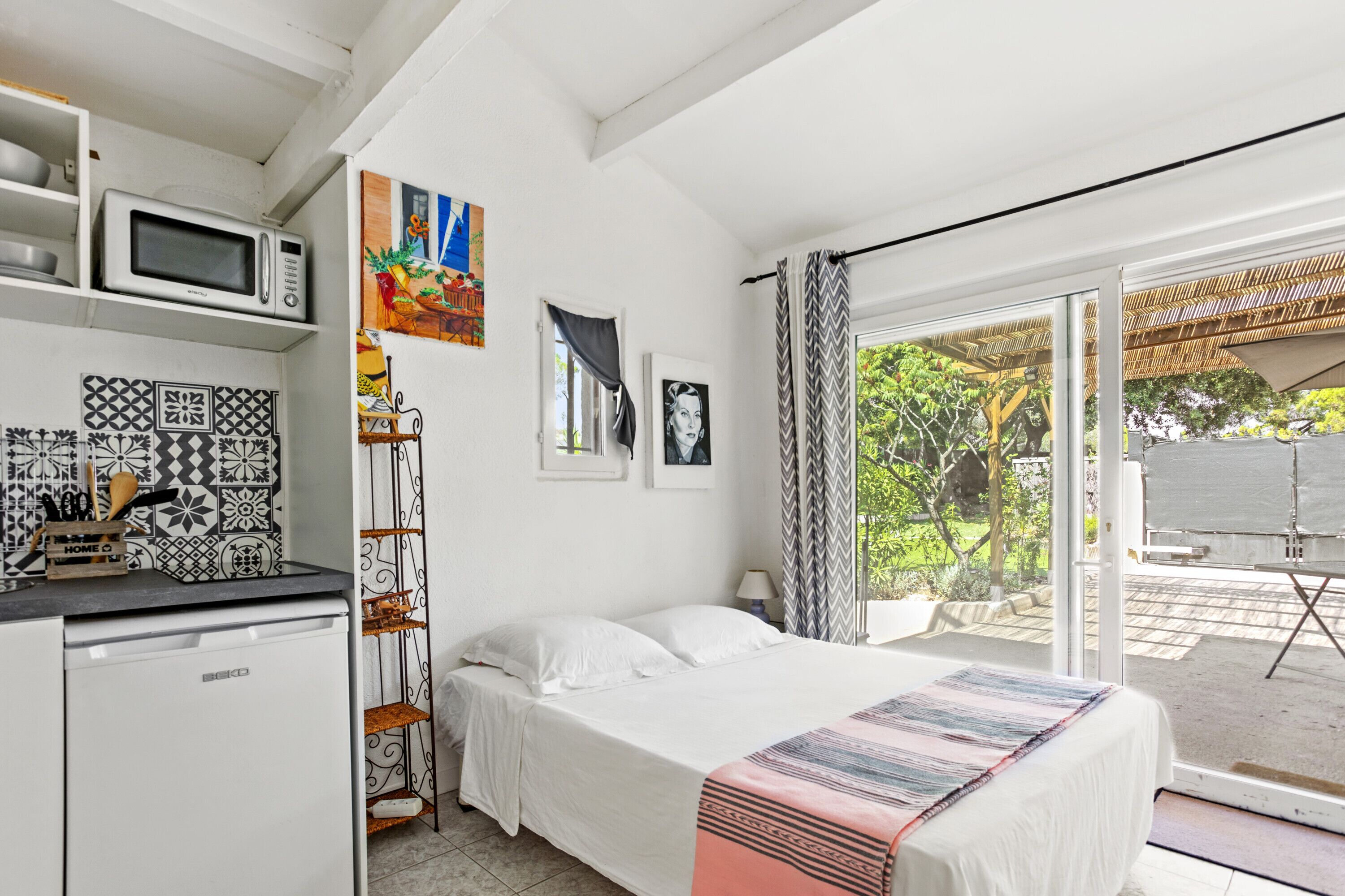 Free WiFi, bed sheets