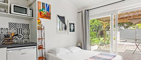 واي فاي مجانًا وملاءات أسرّة