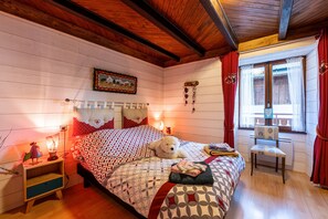 1 slaapkamer, een strijkplank/strijkijzer, gratis wifi, beddengoed