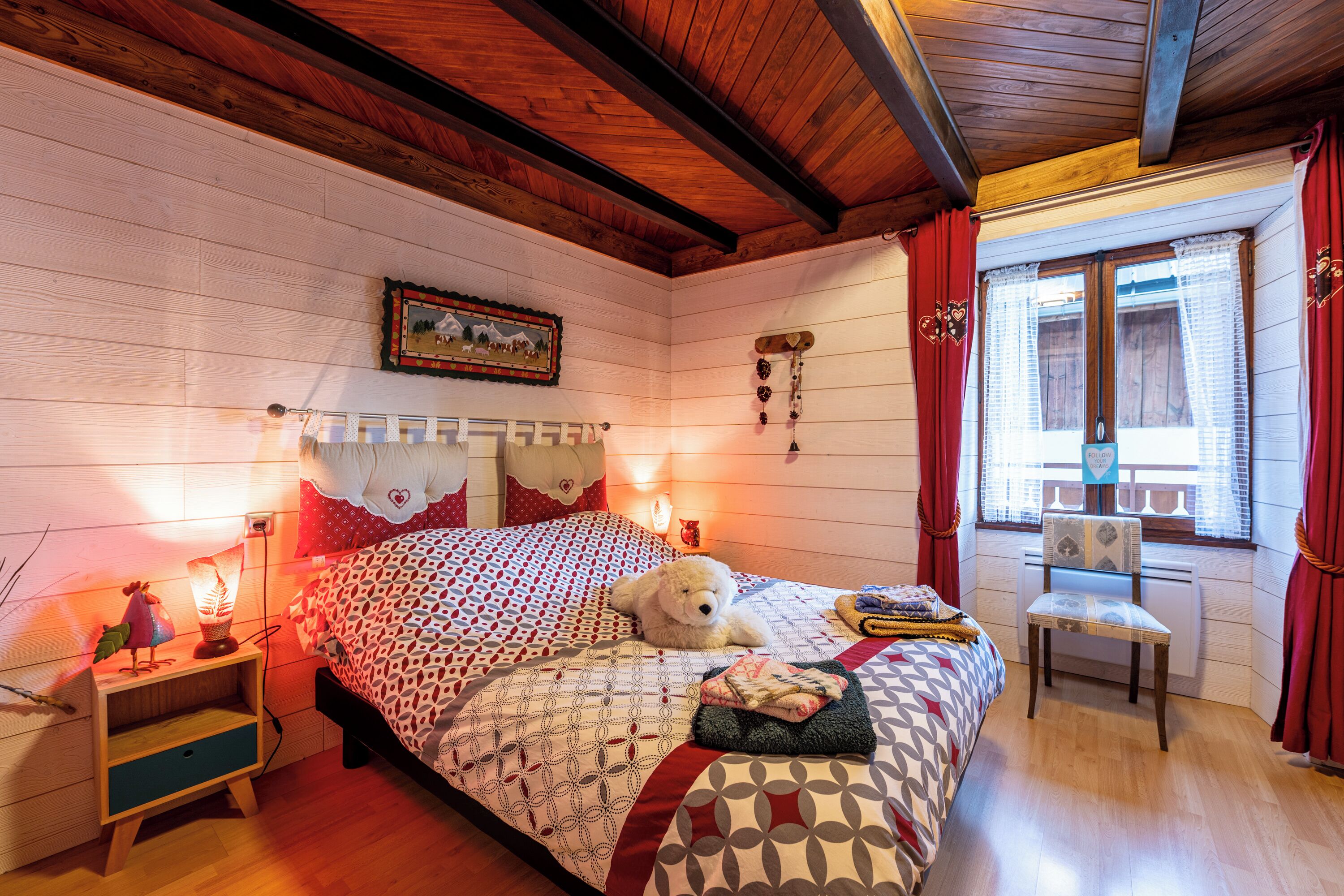 1 habitación, tabla de planchar con plancha, wifi gratis y ropa de cama 