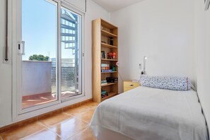 3 chambres, fer et planche à repasser, Wi-Fi gratuit, draps fournis