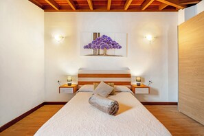 1 bedroom, iron/ironing board, free WiFi, bed sheets - Holiday Apartment 'Casa Frente Al Mar La Ponderosa' with Sea Views (Casa Amarilla)