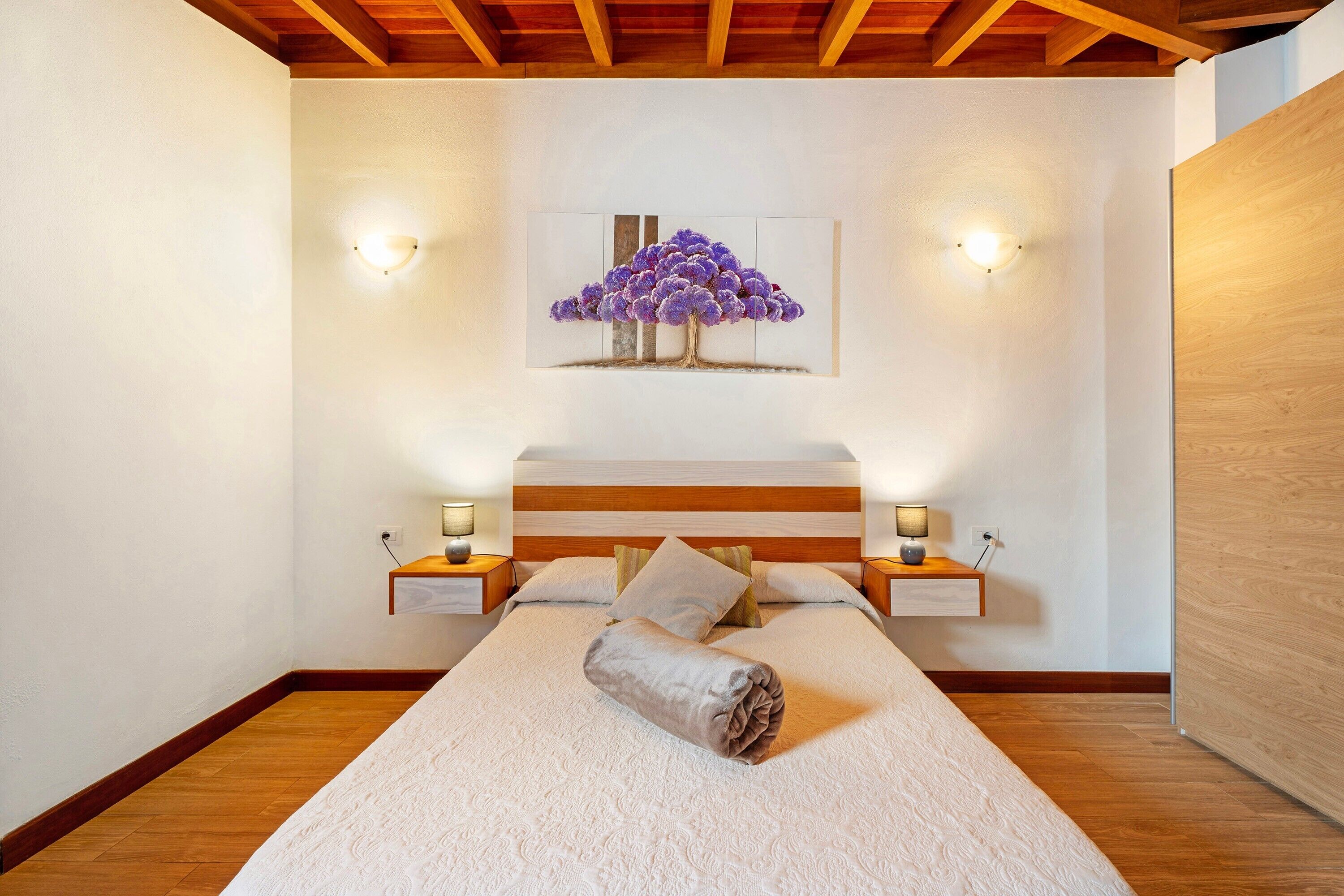 1 habitación, tabla de planchar con plancha, wifi gratis y ropa de cama 