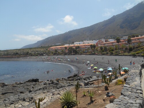 Holiday Apartment 'Casa Frente Al Mar La Ponderosa' with Sea Views