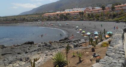 Holiday Apartment 'Casa Frente Al Mar La Ponderosa' with Sea Views