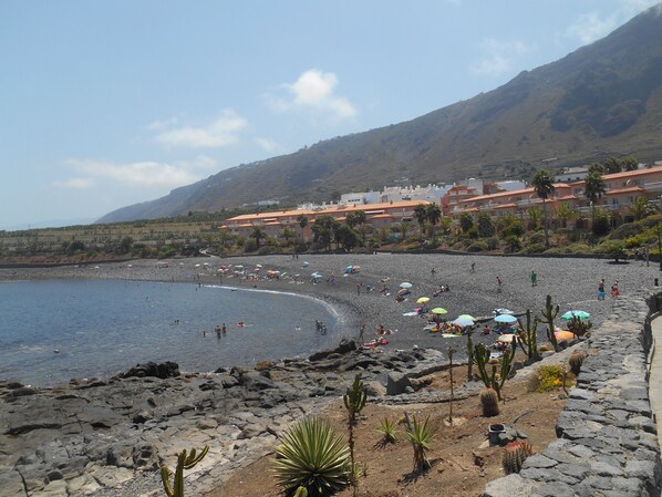Beach nearby - Holiday Apartment 'Casa Frente Al Mar La Ponderosa' with Sea Views (Casa Amarilla)
