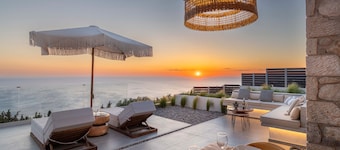 Villa 'Nimbus Villas' with Sea View, Wi-Fi and Air Conditioning