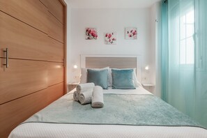 1 slaapkamer, een strijkplank/strijkijzer, gratis wifi, beddengoed