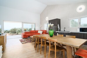 Dining - Holiday Home 'Villa Piricone' with Sea View, Shared Terrace and Wi-Fi (Orosei)