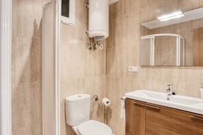 Shower, towels