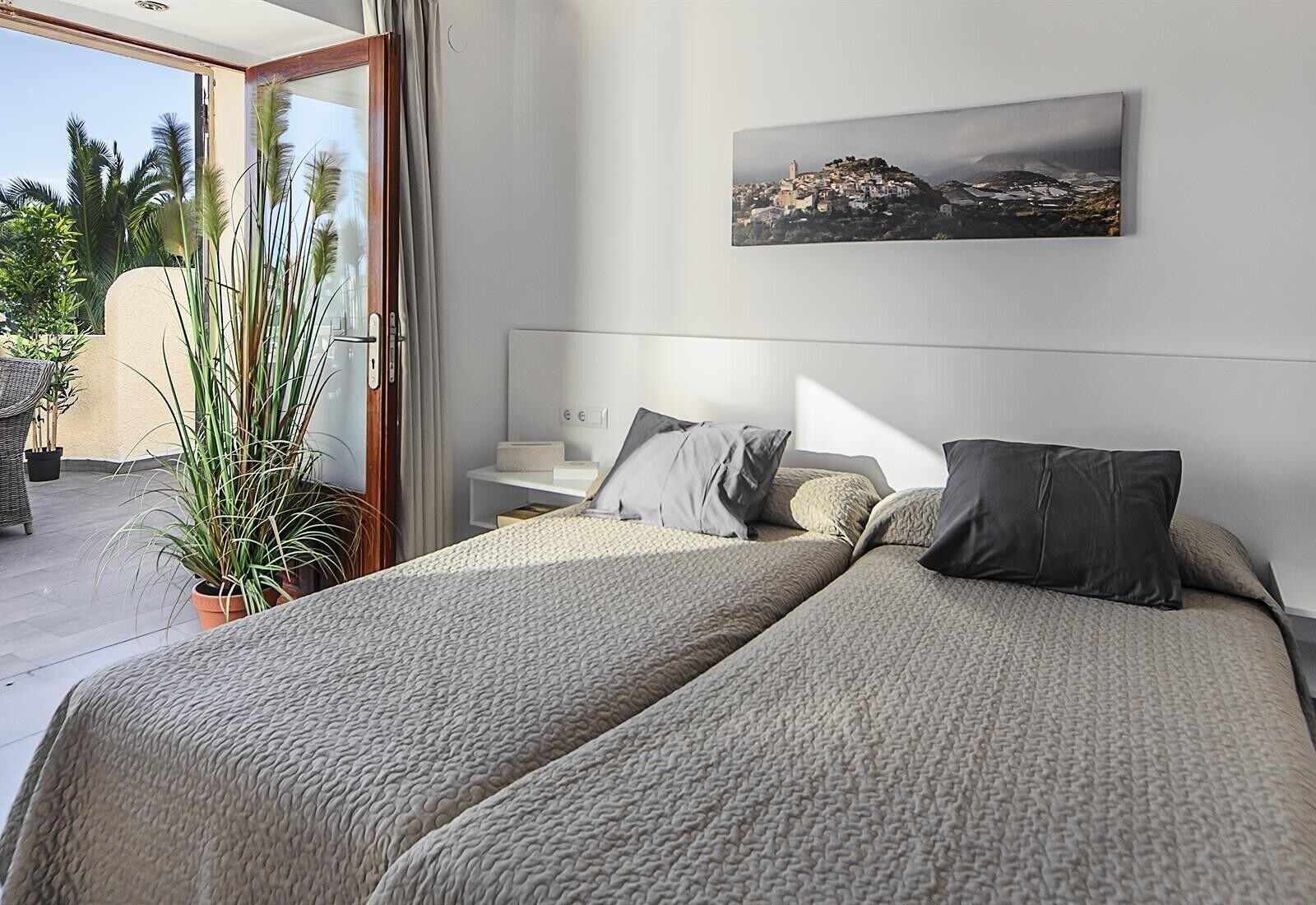 5 slaapkamers, een strijkplank/strijkijzer, gratis wifi, beddengoed