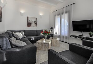 TV, fireplace, DVD player, stereo