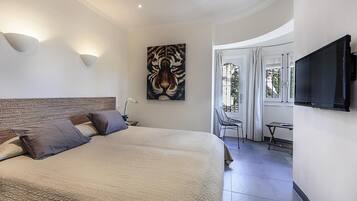 5 chambres, fer et planche à repasser, Wi-Fi gratuit, draps fournis