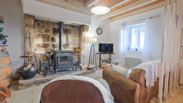 TV, fireplace, ping pong