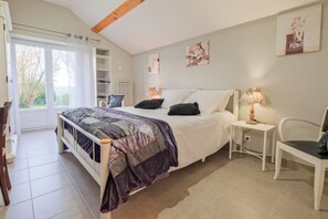 2 chambres, fer et planche à repasser, Wi-Fi gratuit, draps fournis