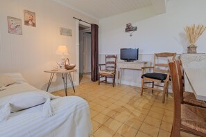 2 dormitorios, tabla de planchar con plancha, wifi gratis y ropa de cama
