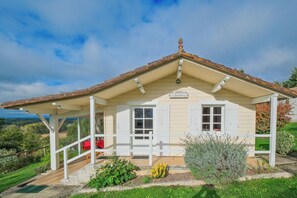 Exterior - Holiday Home 'Gîte Le Moutat-Le Châlet' with Private Terrace (Allemans)