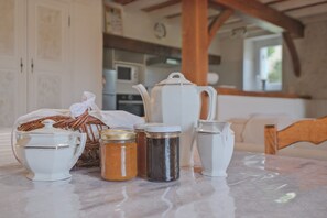 1 bedroom, iron/ironing board, free WiFi, bed sheets - Holiday Home 'Gîte Le Moutat-Le Châlet' with Private Terrace (Allemans)