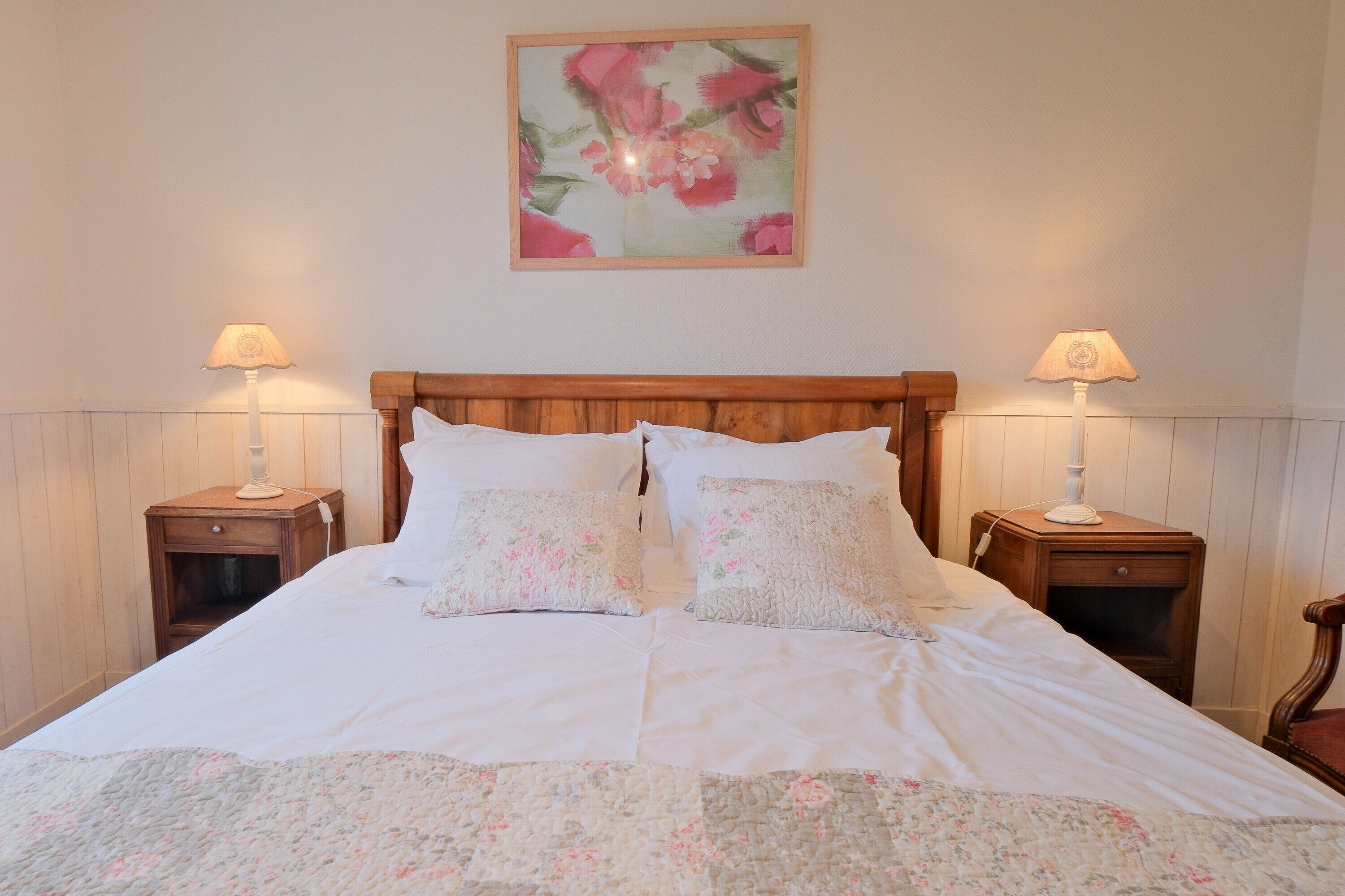 2 室のベッドルーム、アイロン / アイロン台、WiFi (無料)、ベッドシーツ