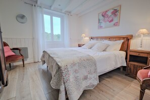 2 soverom, strykejern/-brett, wi-fi (inkludert) og sengetøy