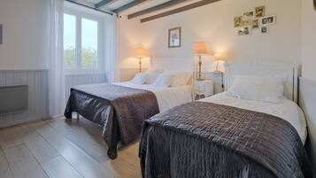 2 slaapkamers, een strijkplank/strijkijzer, gratis wifi, beddengoed