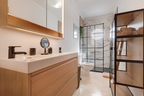 Shower, towels - Vacation Home 'Las Arenas Family' with Mountain View, Private Terrace and Wi-Fi (Costa Calma)