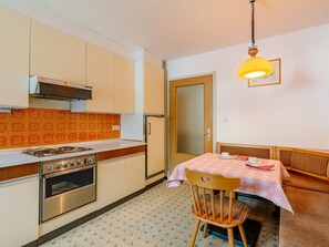 Fridge, microwave, oven, cookware/dishes/utensils