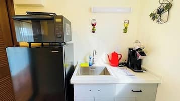 Fridge, microwave, cookware/dishes/utensils
