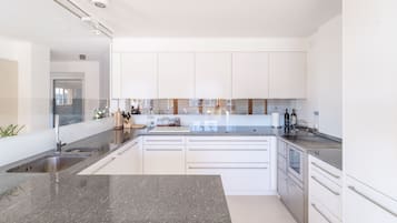 Kühlschrank, Ofen, Herdplatte, Geschirrspüler