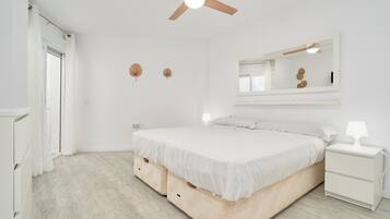 1 habitación, tabla de planchar con plancha, wifi gratis y ropa de cama