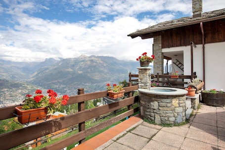 Property grounds. Apartment 'Elois' with Mountain View, Shared Terrace and Wi-Fi