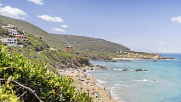 Una spiaggia nelle vicinanze