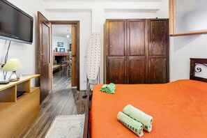 2 bedrooms, bed sheets