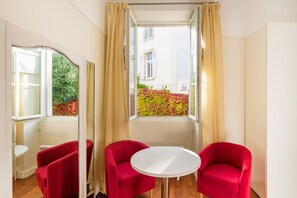 Interior - Studio Apartment 'Agréable Et Lumineux' with Wi-Fi (Biarritz)