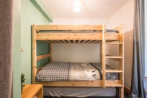 2 bedrooms, free WiFi, bed sheets