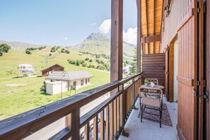 Property grounds - Apartment 'Charmant Duplex Au Pied Des Pistes' with Mountain View, Balcony and Wi-Fi (Albiez-Montrond)